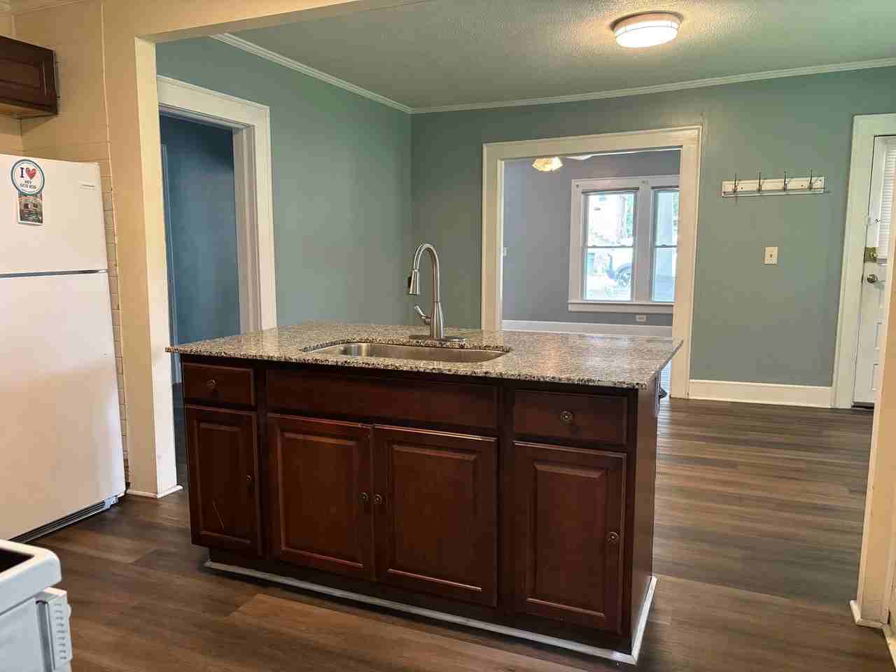 825 Dixon Ave - Photo 7 of 24
