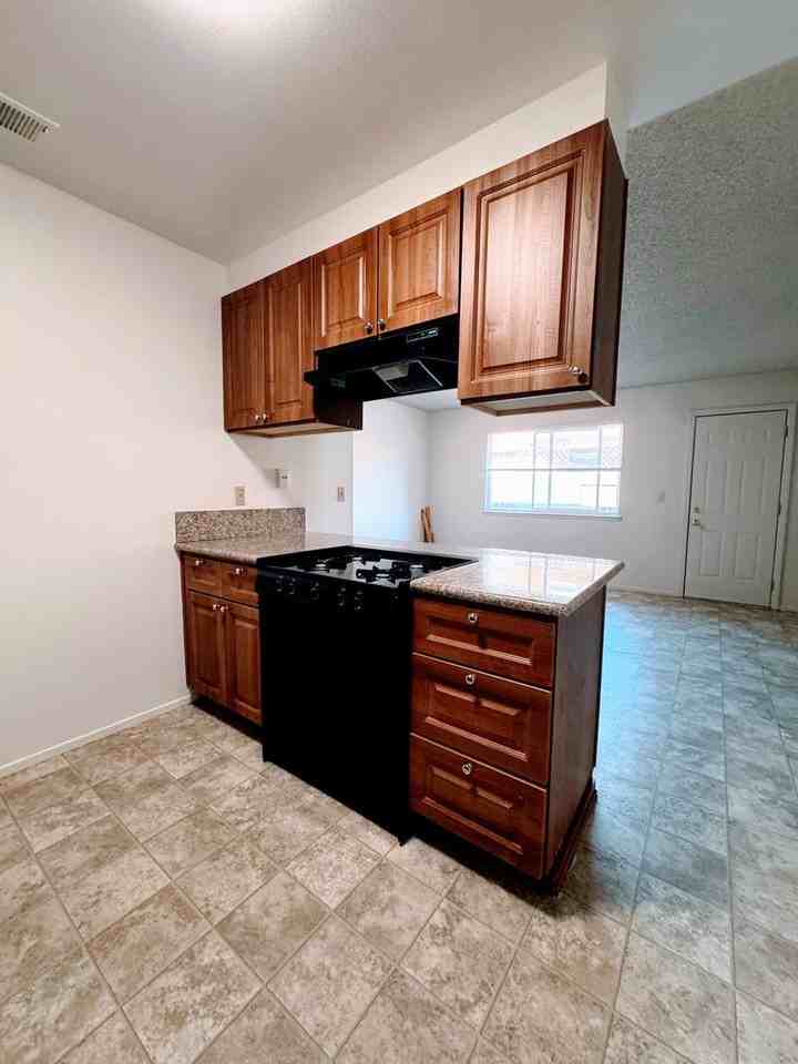 4136 Oberon Ave - Photo 3 of 11