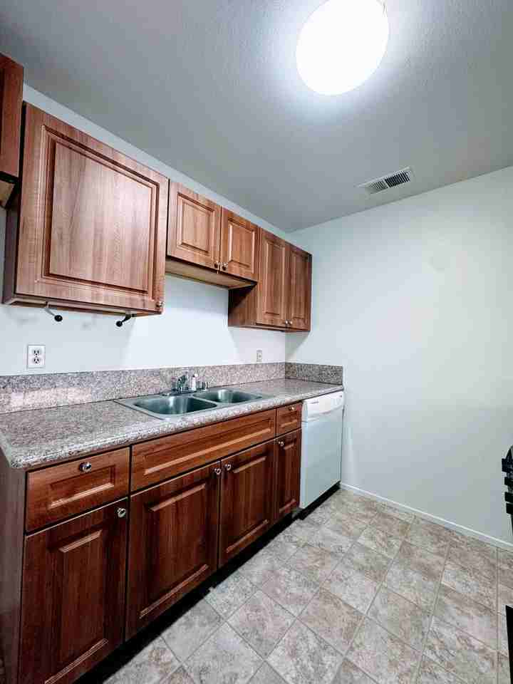 4136 Oberon Ave - Photo 4 of 11