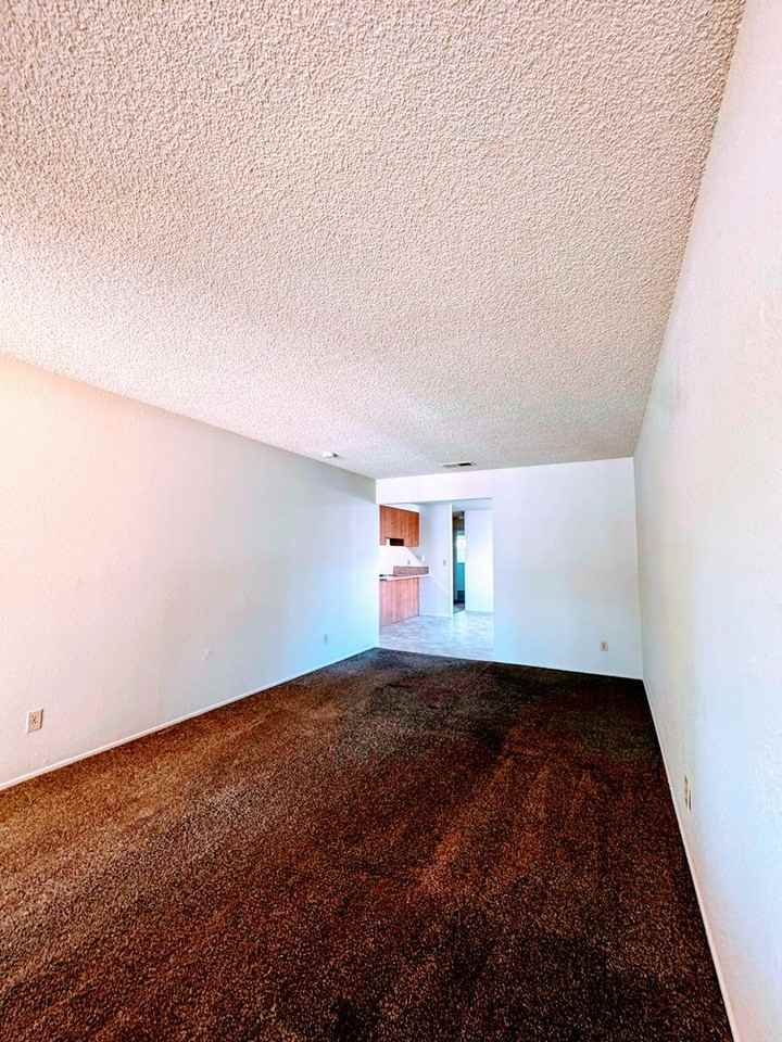 4136 Oberon Ave - Photo 6 of 11