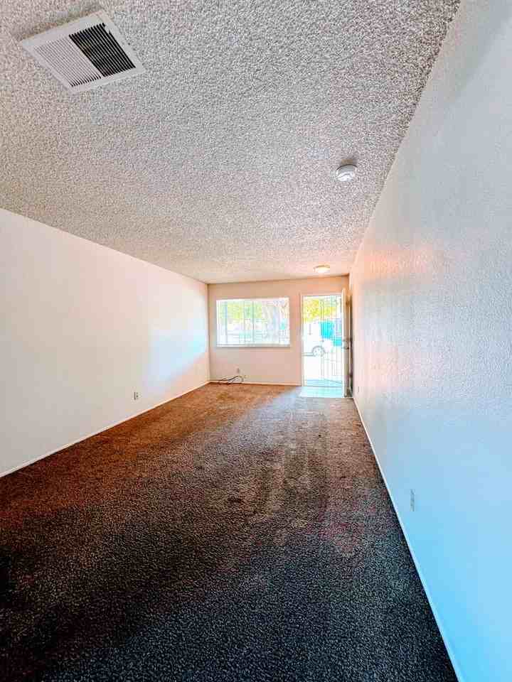 4136 Oberon Ave - Photo 7 of 11