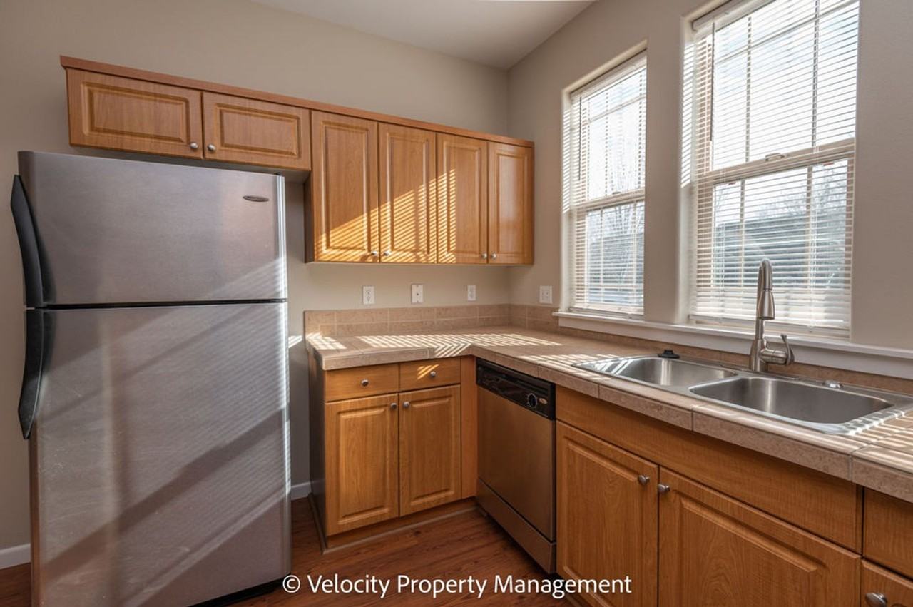 1530 Nw Hickory Pl - Photo 3 of 17