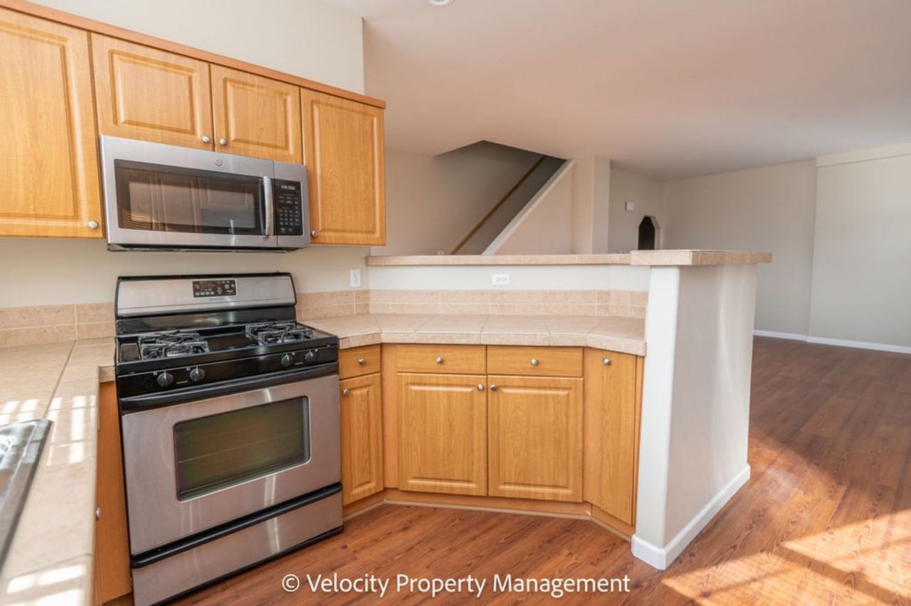 1530 Nw Hickory Pl - Photo 4 of 17