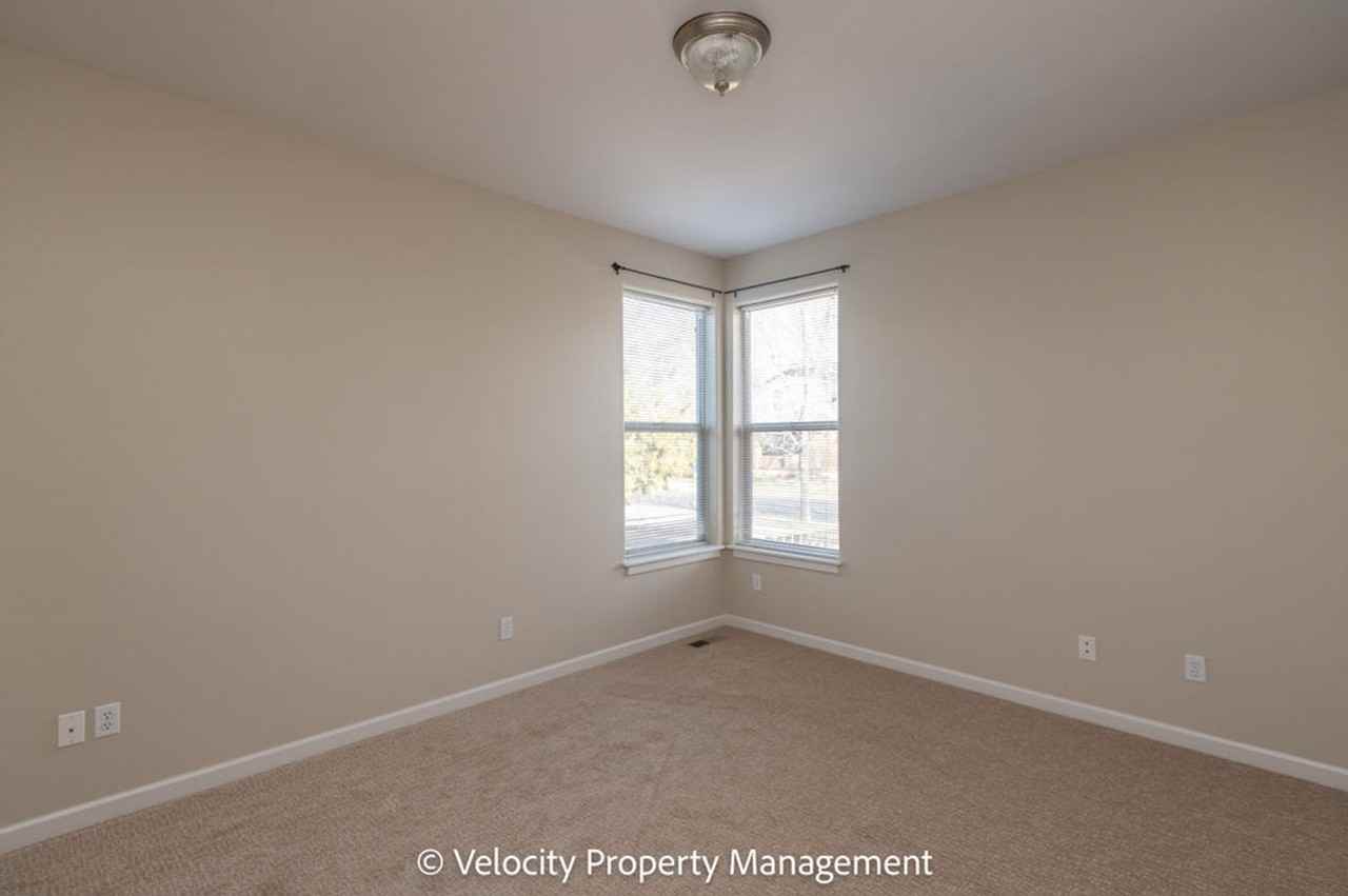 1530 Nw Hickory Pl - Photo 7 of 17