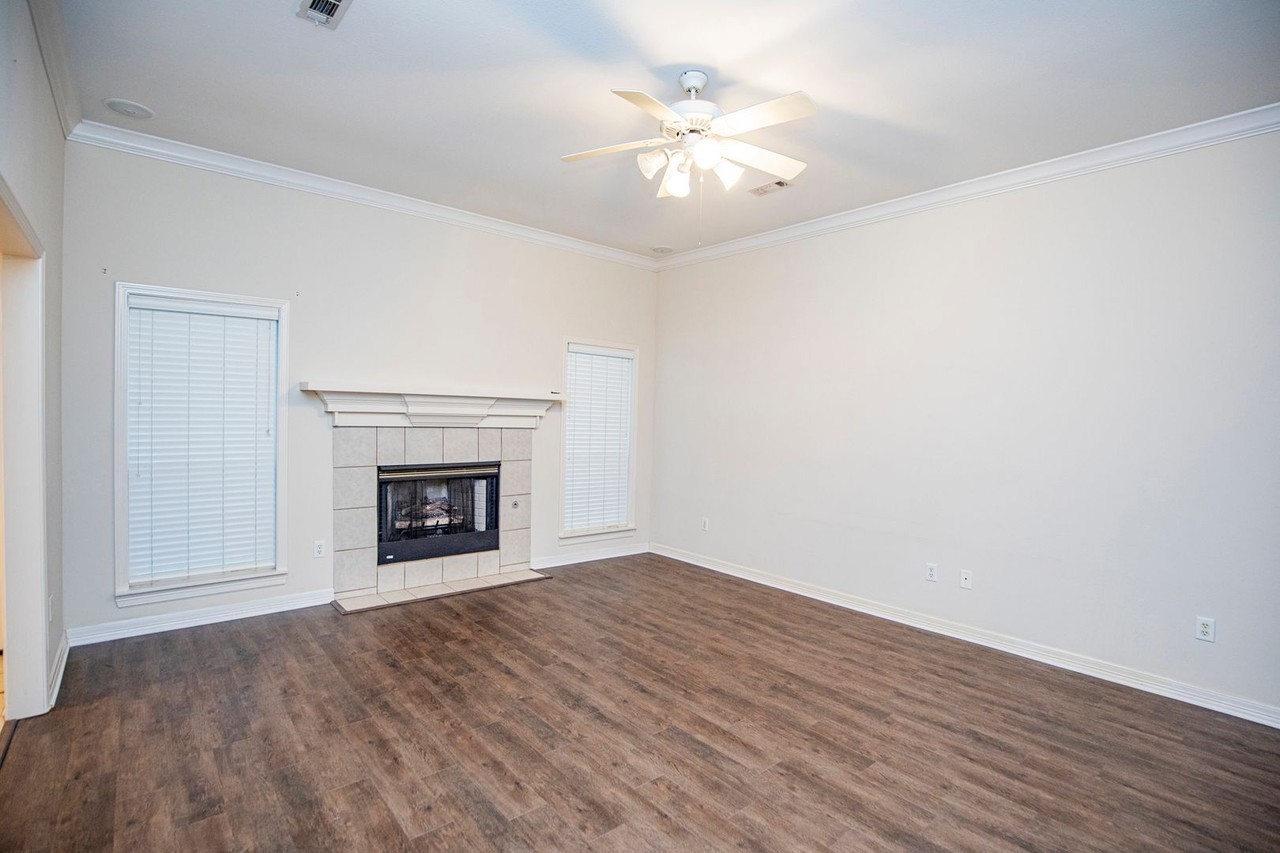 908 Sw Cheyenne Dr - Photo 2 of 18