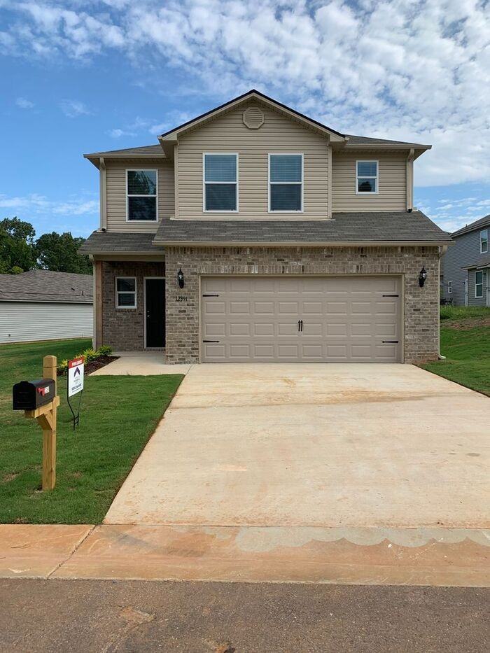 16357 Waterbury Ln - Photo 3 of 25