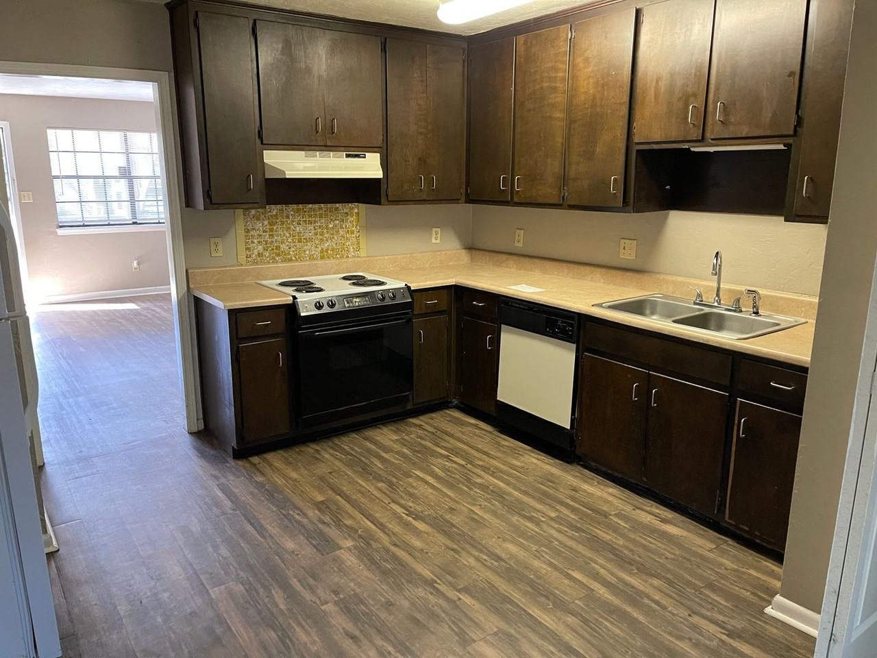 2519 Old Bainbridge Rd - Photo 3 of 7