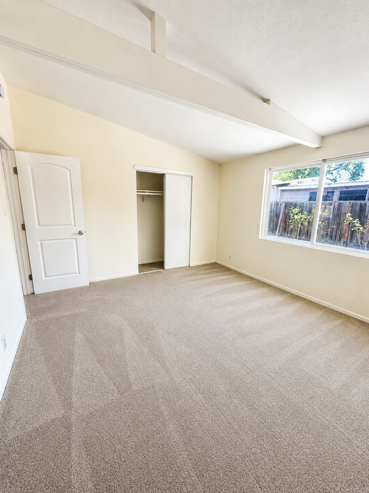 272 Donner Ave - Photo 6 of 11