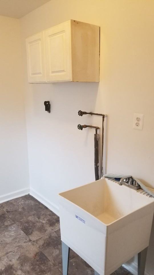 232 E Garrett St - Photo 3 of 13