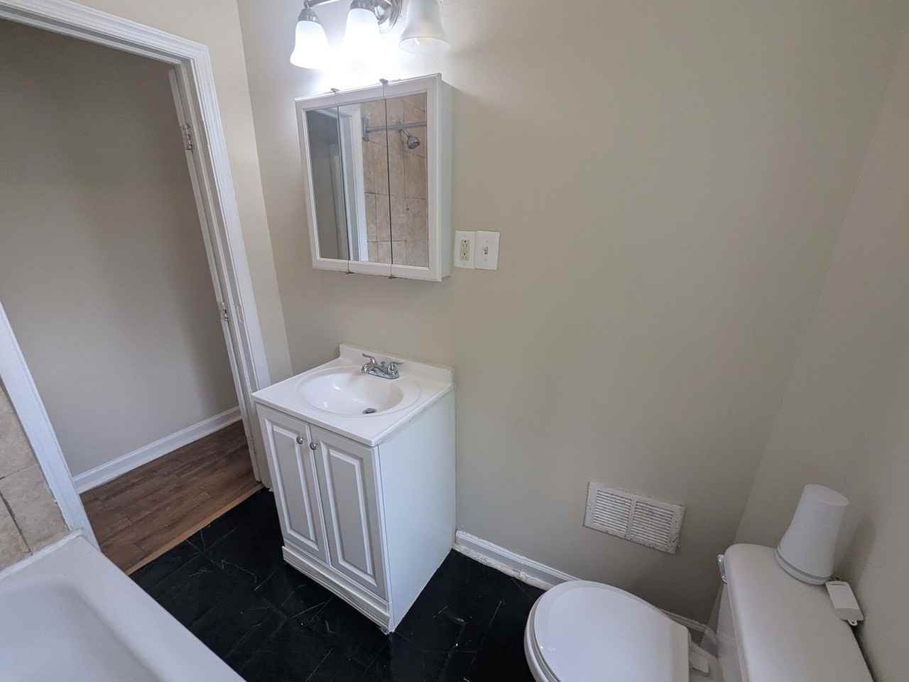 232 E Garrett St - Photo 6 of 13