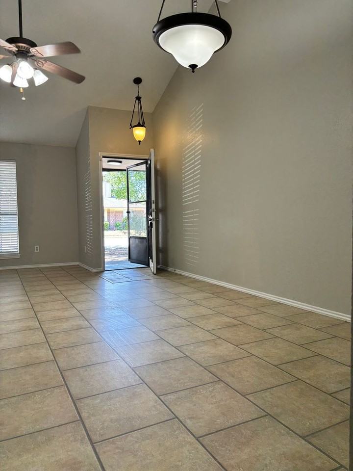 104 Glade Shadow Dr - Photo 4 of 18