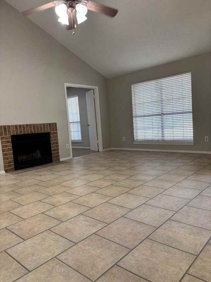 104 Glade Shadow Dr - Photo 5 of 18