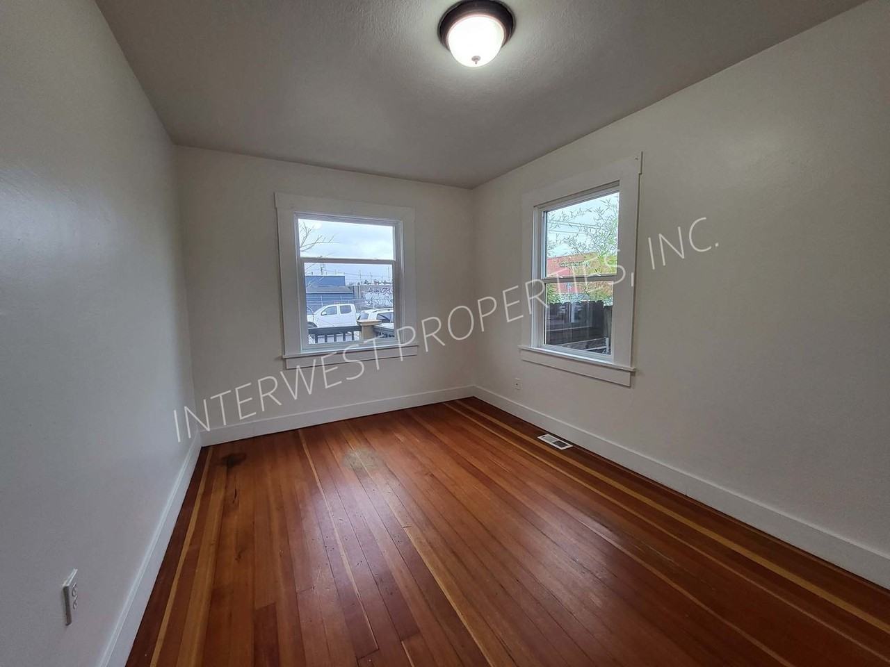 329 Se 79th Ave - Photo 5 of 21