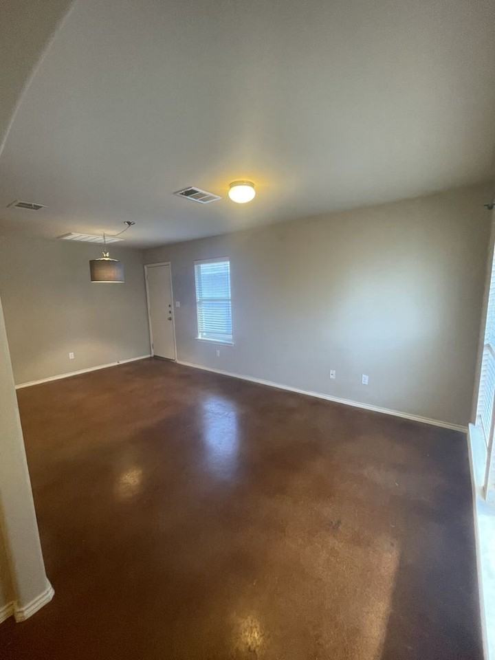 4504 Secure Ln - Photo 4 of 15