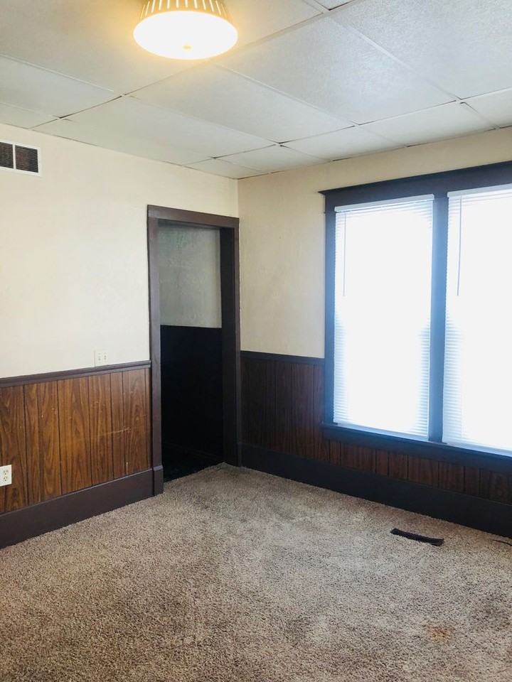 339 W Pine St - Photo 2 of 9