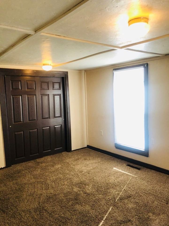 339 W Pine St - Photo 5 of 9