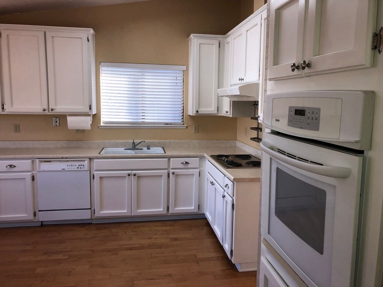 1409 Elm St - Photo 5 of 15