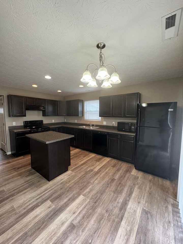 3976 Abraham Ct - Photo 4 of 27