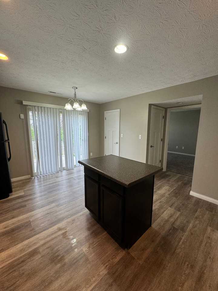 3976 Abraham Ct - Photo 7 of 27