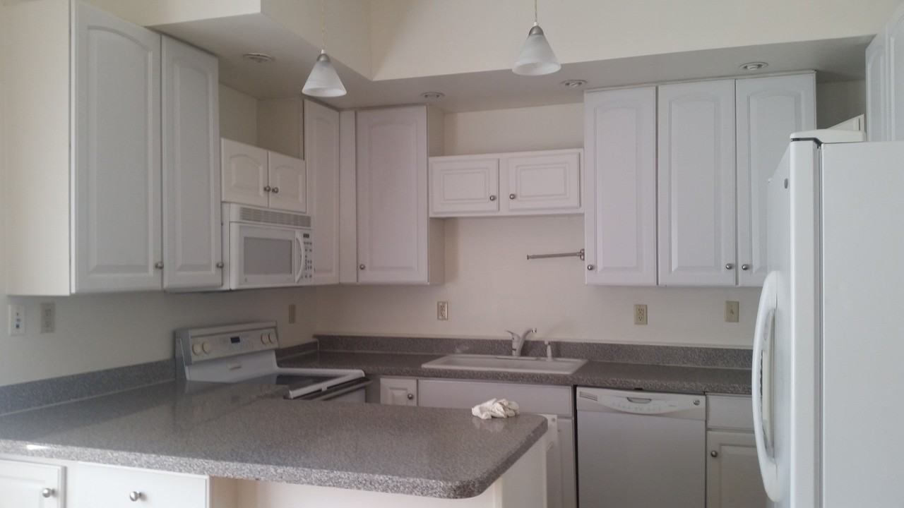 345 Rick St - Photo 3 of 10