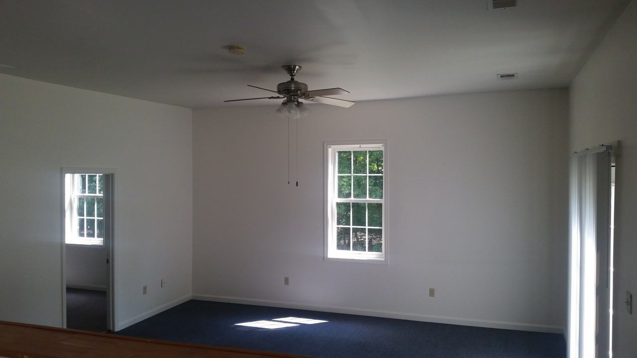 345 Rick St - Photo 4 of 10