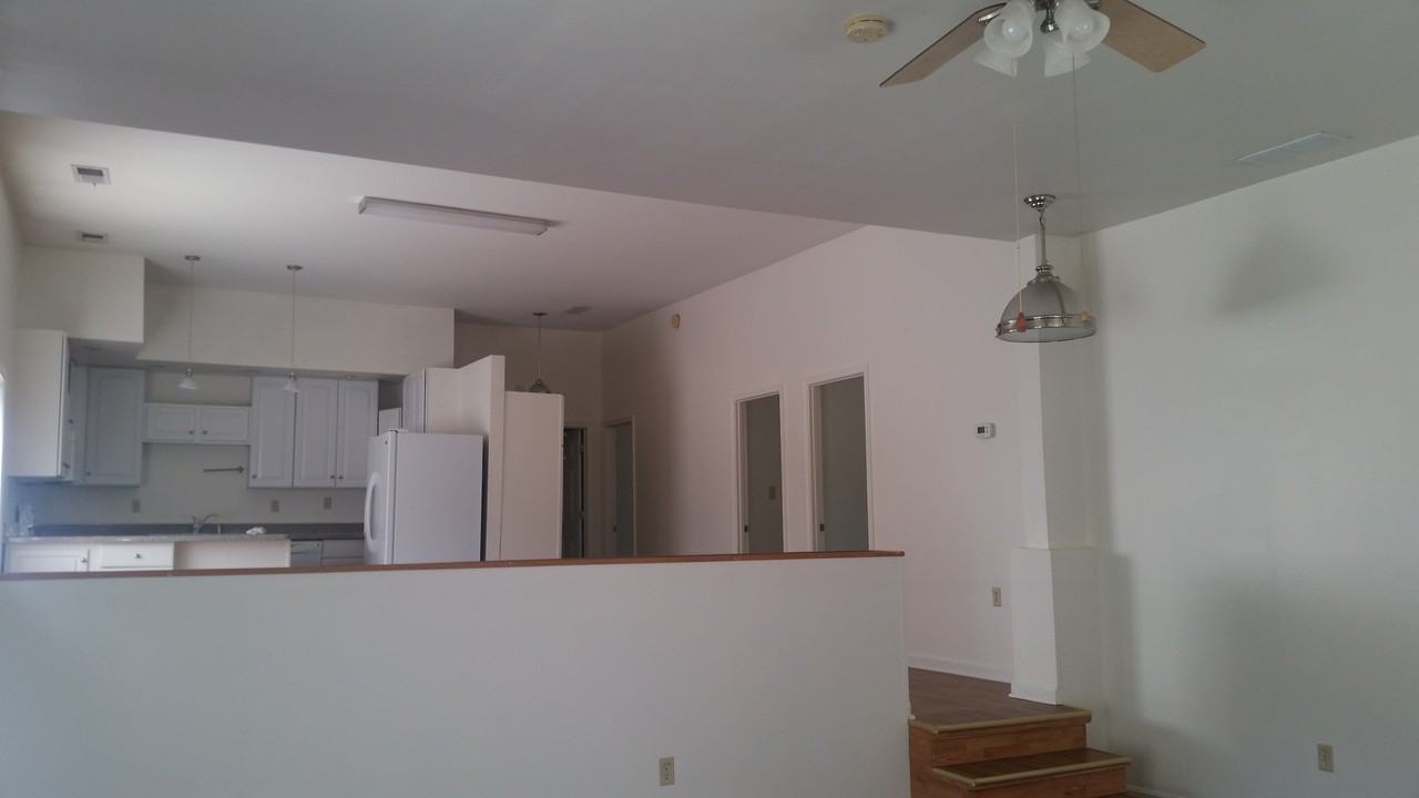 345 Rick St - Photo 5 of 10
