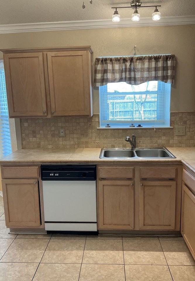 4705 Colby Dr - Photo 2 of 26