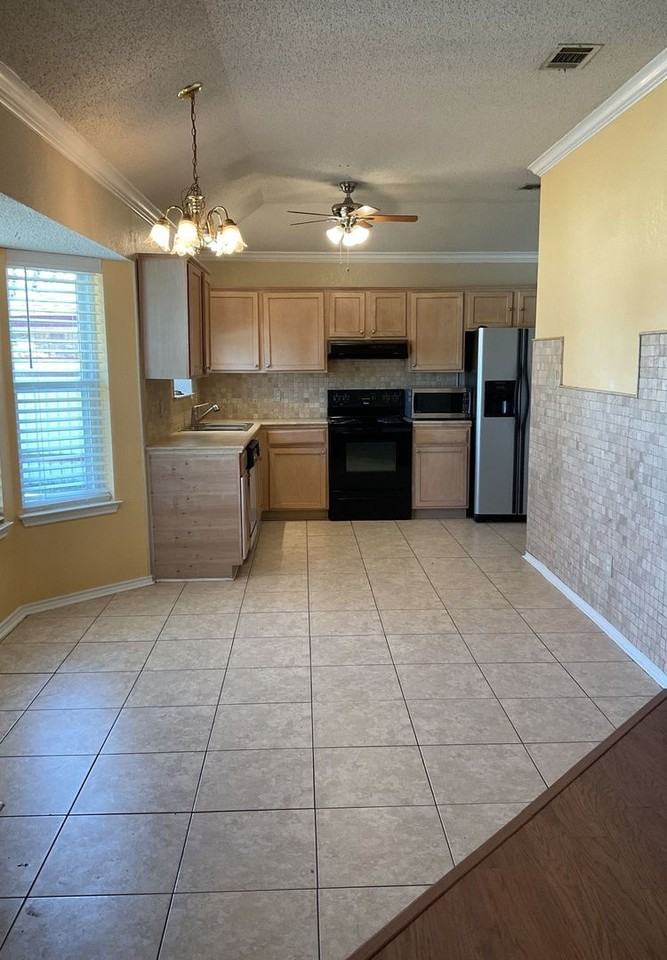 4705 Colby Dr - Photo 4 of 26