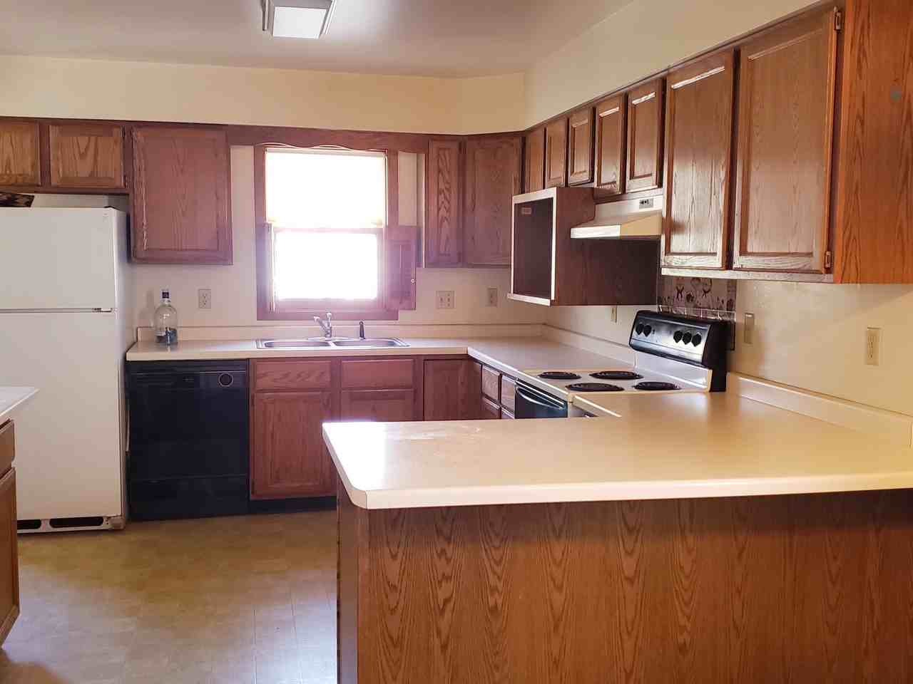 718 Washington St - Photo 2 of 18
