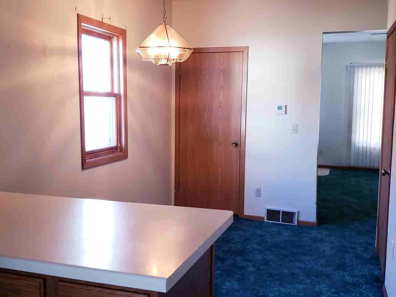 718 Washington St - Photo 3 of 18