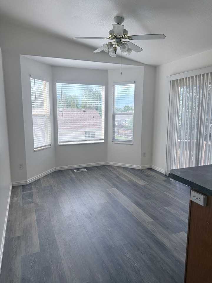 975 E 170 N - Photo 7 of 27
