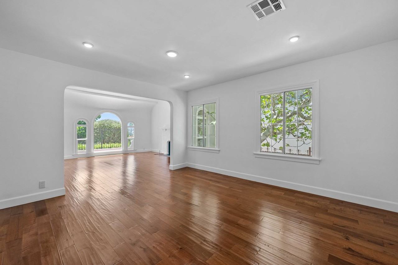 4733 Ambrose Ave - Photo 6 of 38