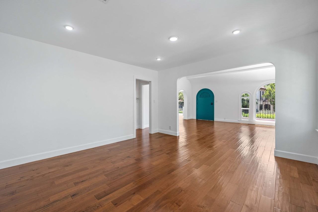 4733 Ambrose Ave - Photo 7 of 38