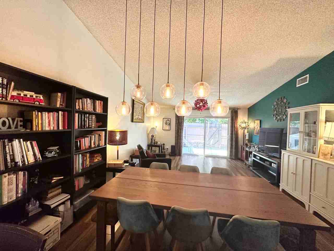 386 N Ironpike Cir - Photo 3 of 24