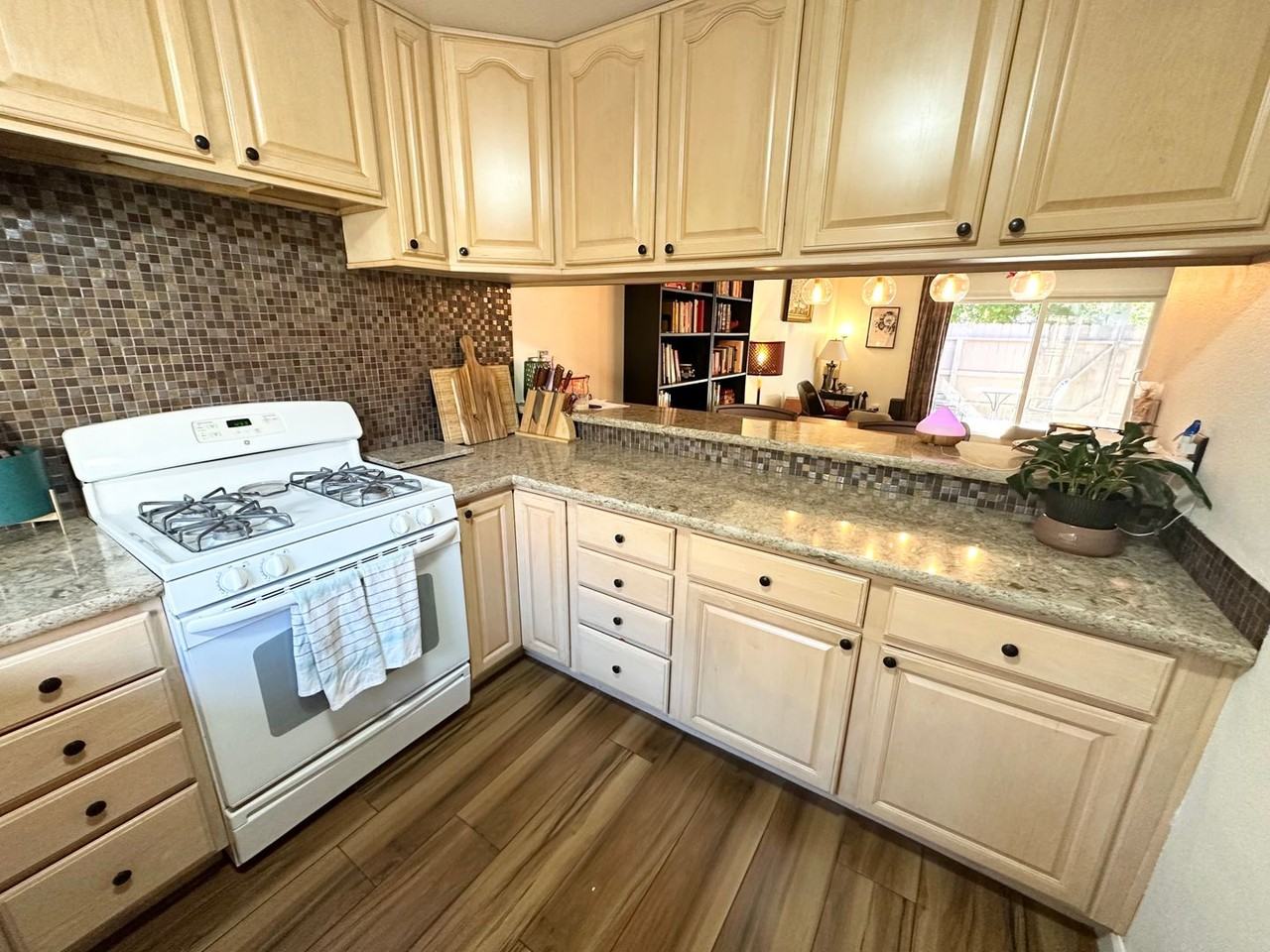 386 N Ironpike Cir - Photo 5 of 24