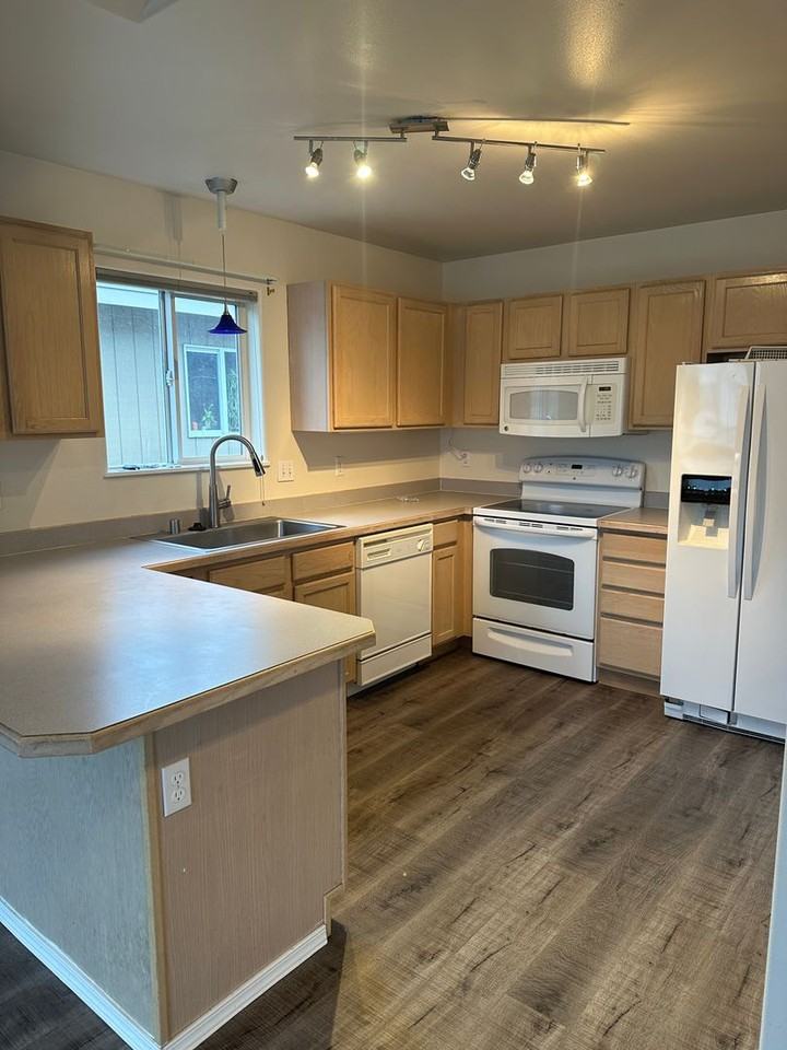 4018 Sycamore Loop - Photo 4 of 23