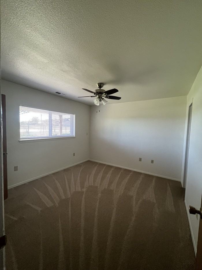 1121 Dakota Dr - Photo 5 of 7