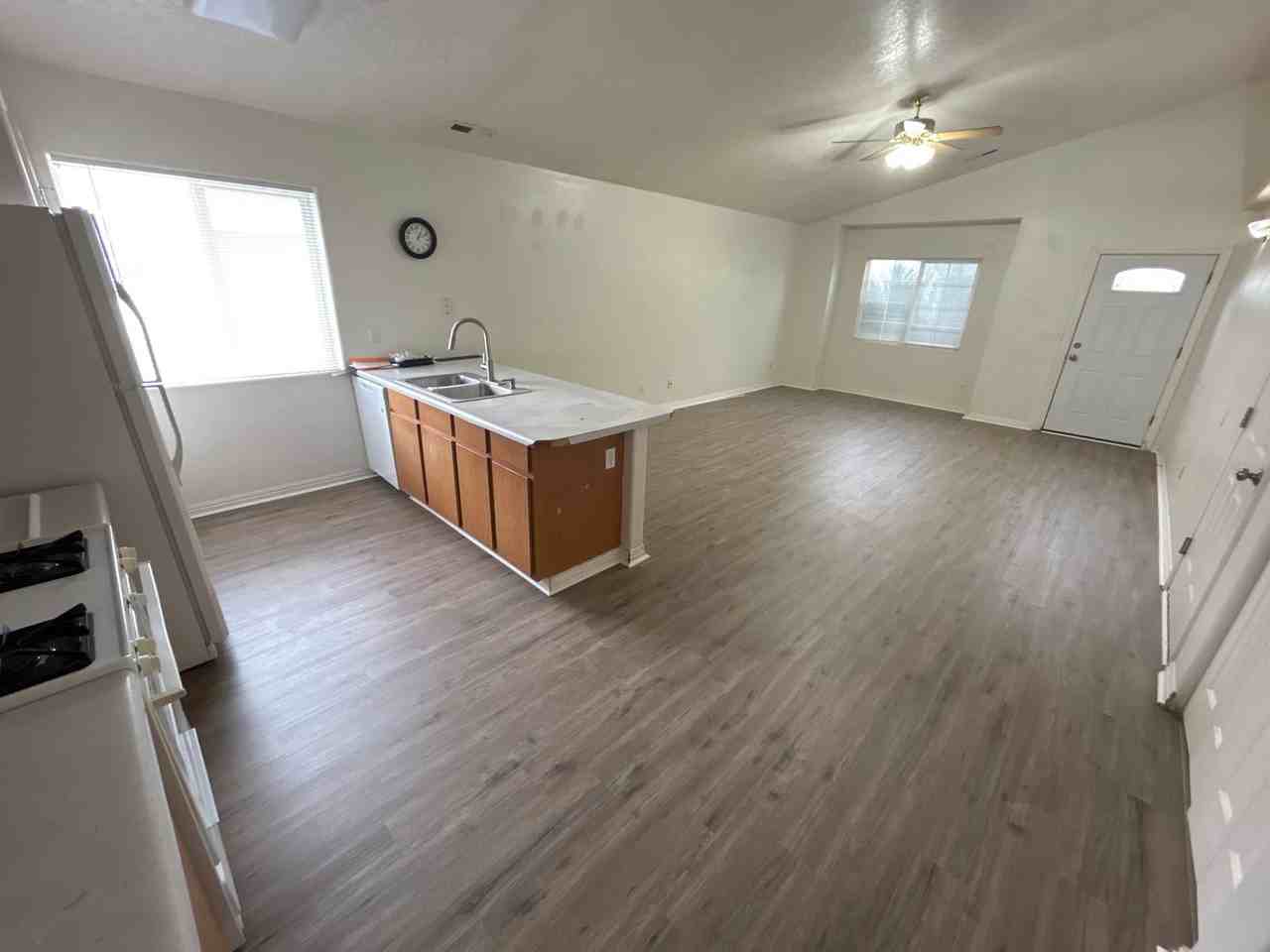 1469 N Cedar Blvd - Photo 2 of 10