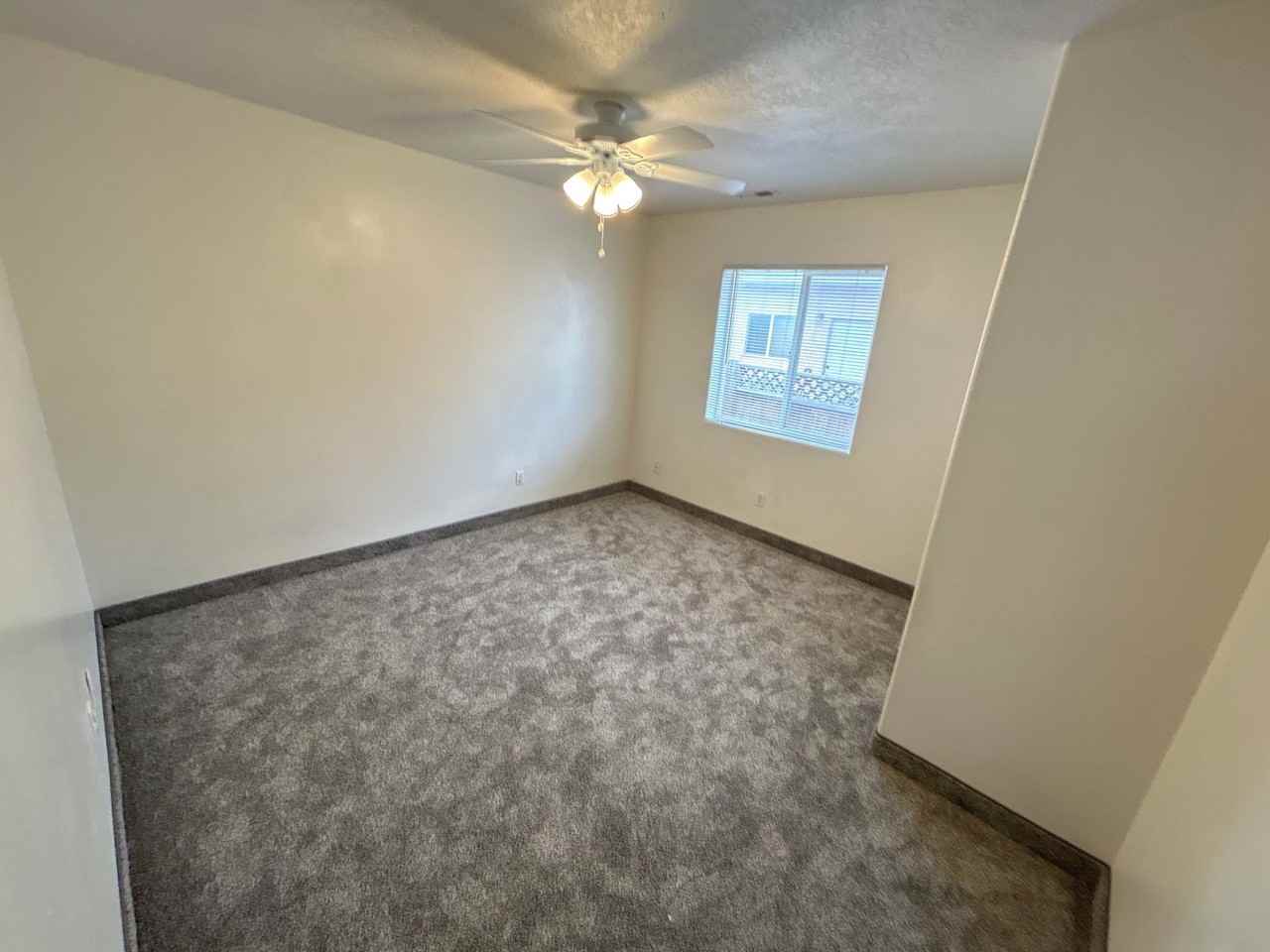 1469 N Cedar Blvd - Photo 4 of 10