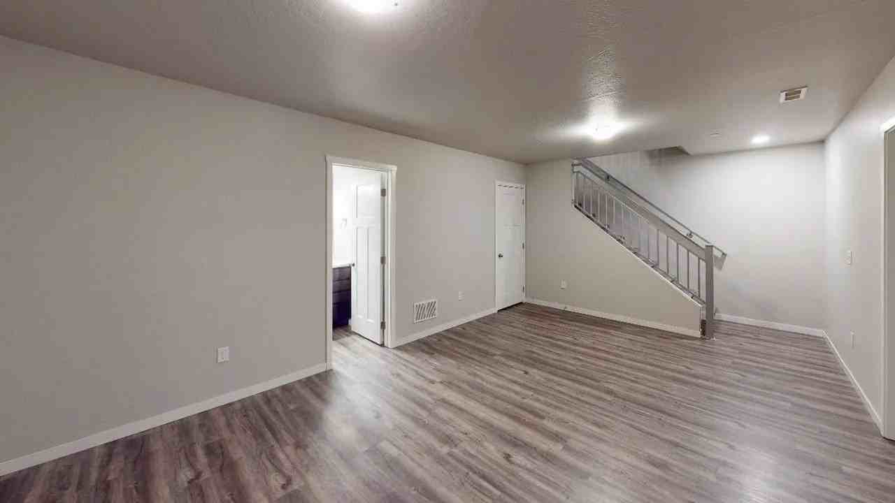 466 Constitution Blvd - Photo 6 of 10