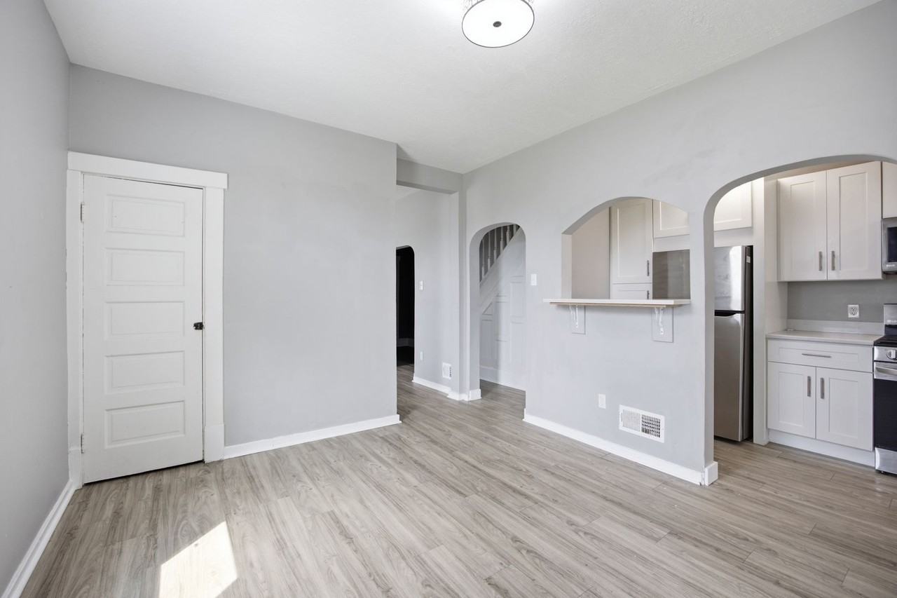 827 Hinnerman St - Photo 4 of 25