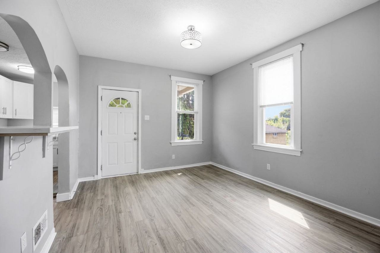 827 Hinnerman St - Photo 5 of 25