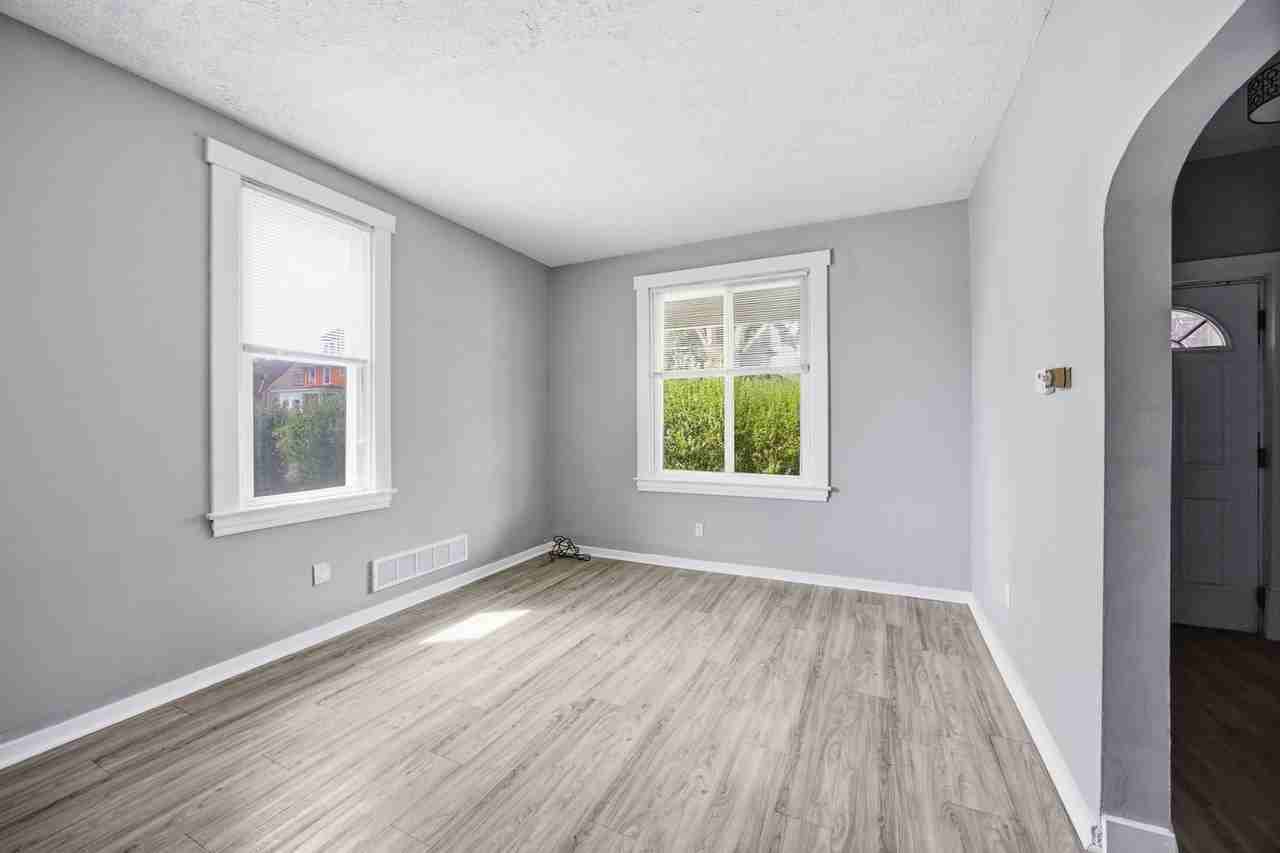 827 Hinnerman St - Photo 7 of 25