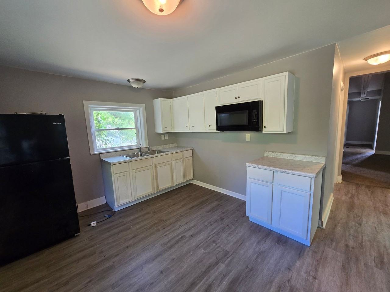928 Farnam St - Photo 2 of 9