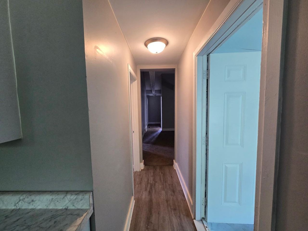 928 Farnam St - Photo 3 of 9