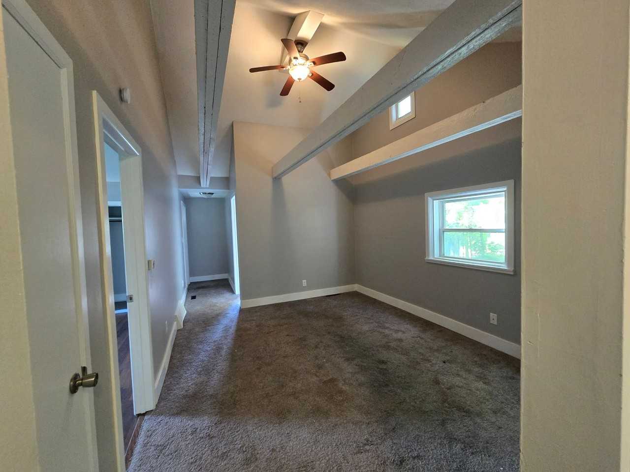 928 Farnam St - Photo 5 of 9