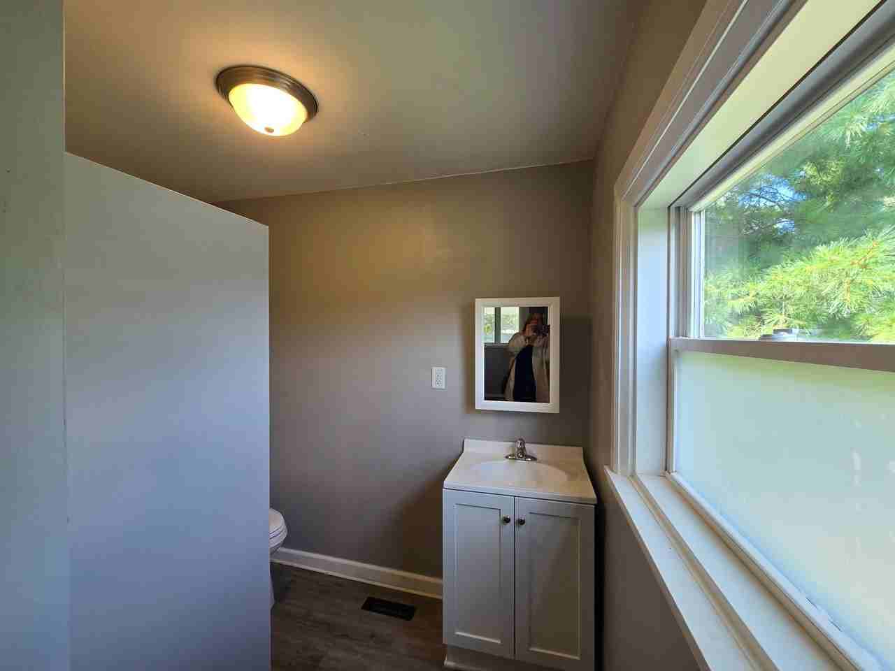 928 Farnam St - Photo 6 of 9