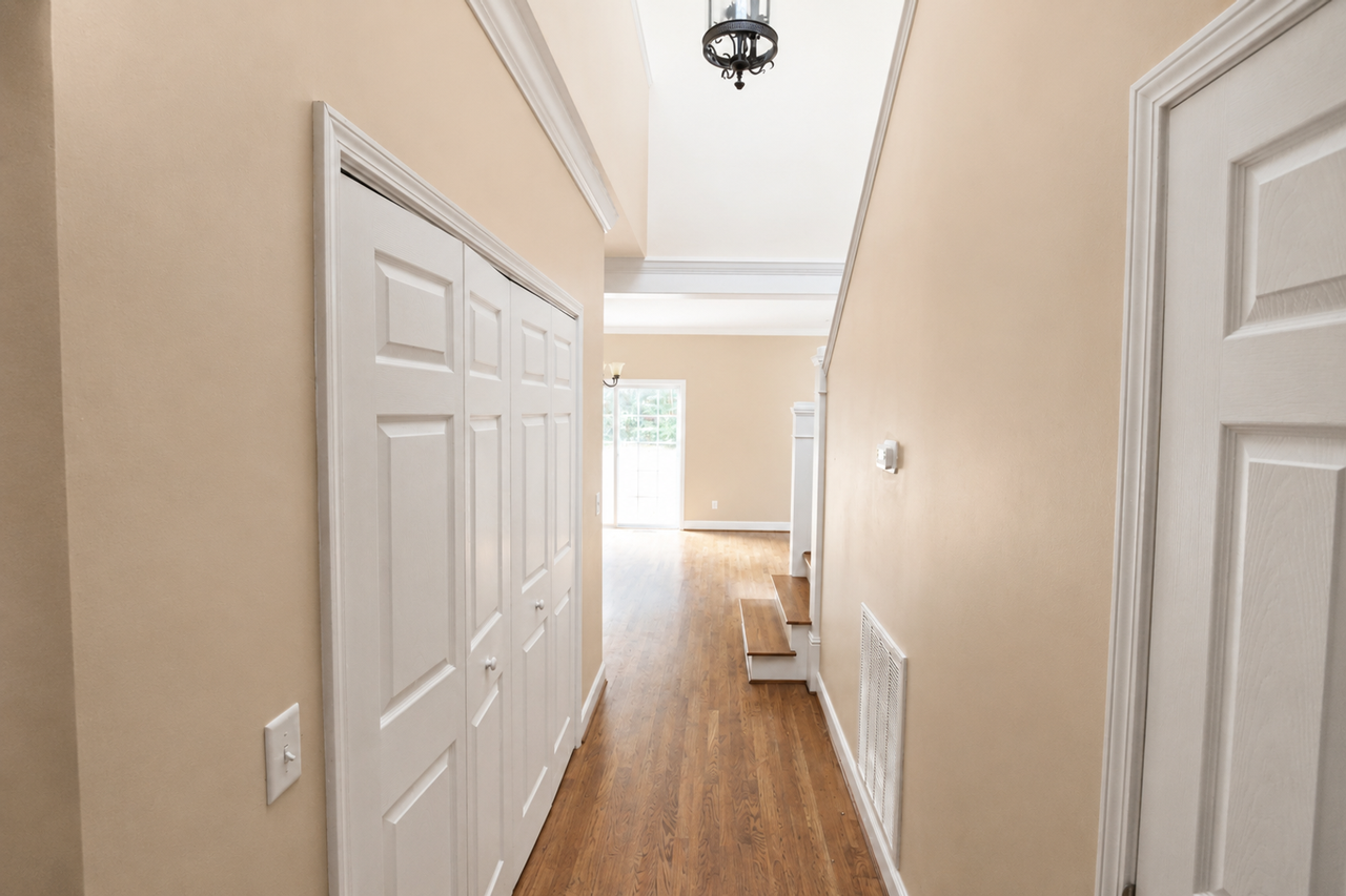 112 Saint James Pl - Photo 3 of 26