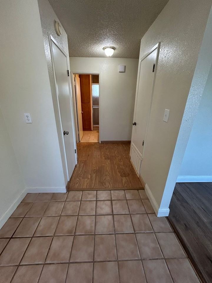 1013 Roanoke Ave - Photo 6 of 14