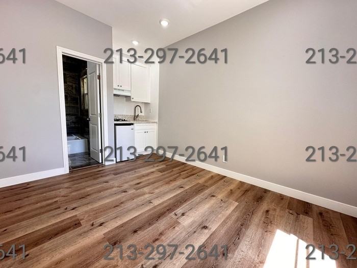 848 W 23rd St #303 - Photo 3 of 4